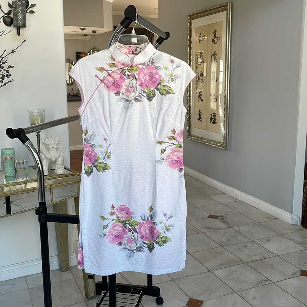 Chinese floral traditional dress size small. 💯 cotton.